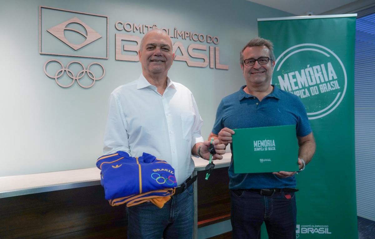 Ricardo Prado faz doação de uniformes históricos ao projeto Memória Olímpica
