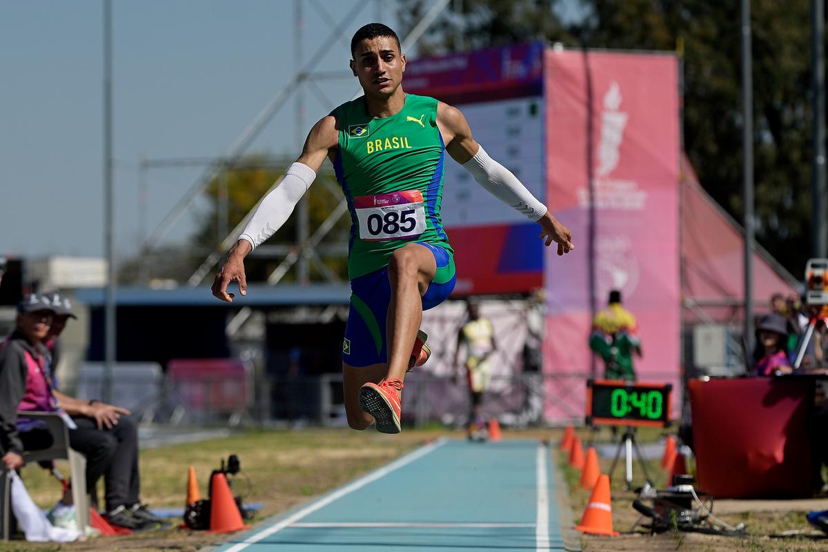 Com recorde dos Jogos Sul-americanos e vagas para Lima 2027, atletismo brasileiro fecha Santa Fé 2026 com 38 medalhas