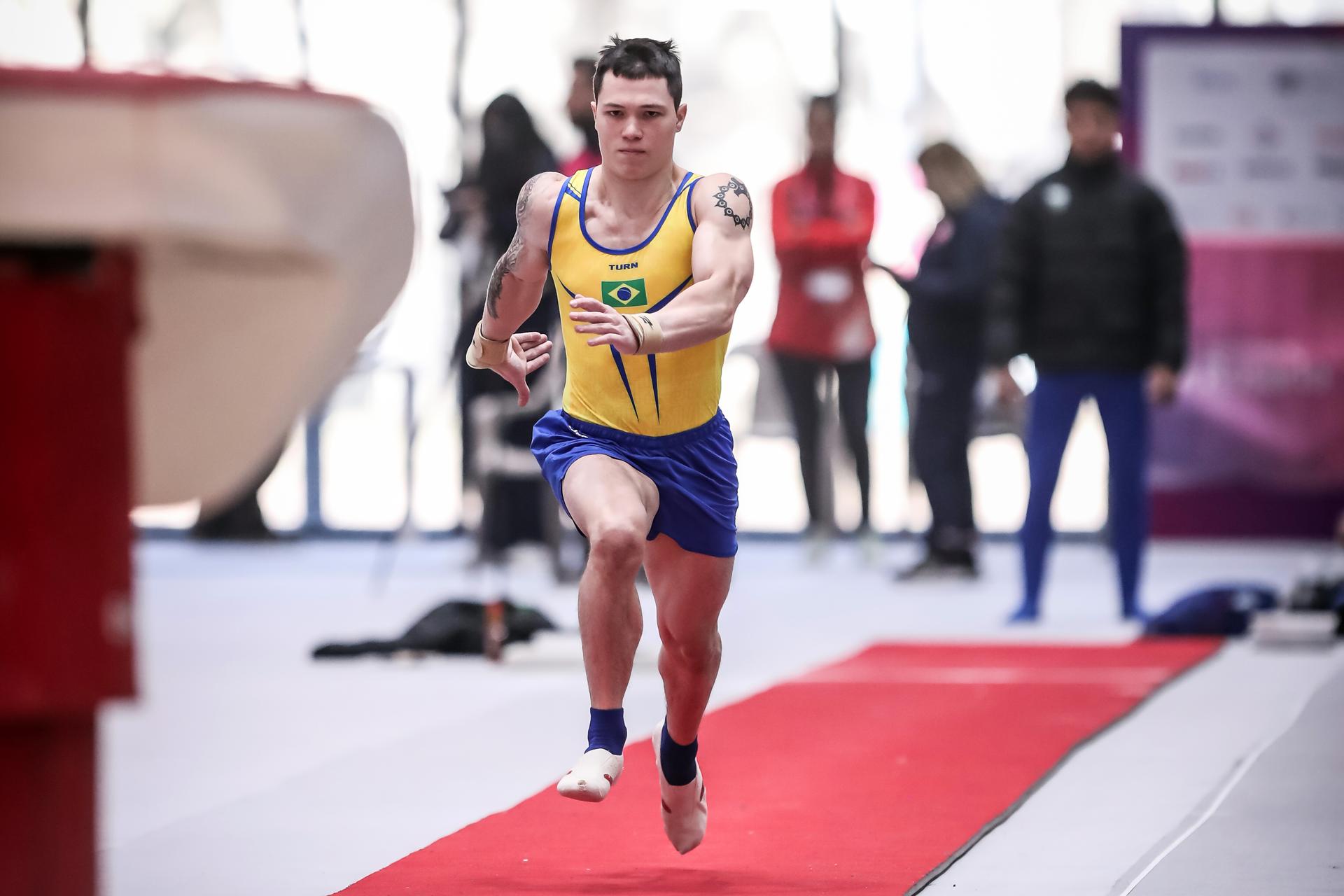 Yuri Guimarães destaca aprendizado com erros ao ser ouro no salto em Santa Fé 2026