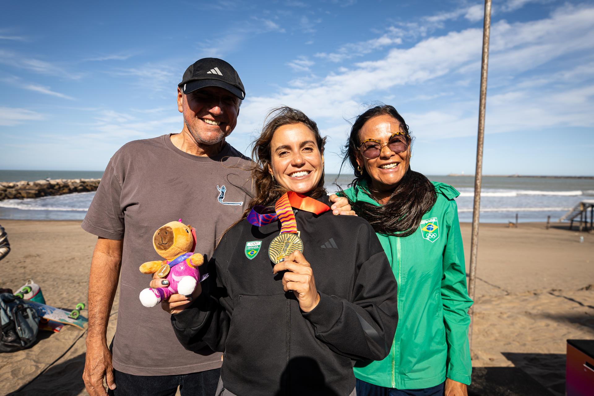 Chloé Calmon é campeã em Mar del Plata com os pais na plateia: “não lembro da minha vida antes do surfe”