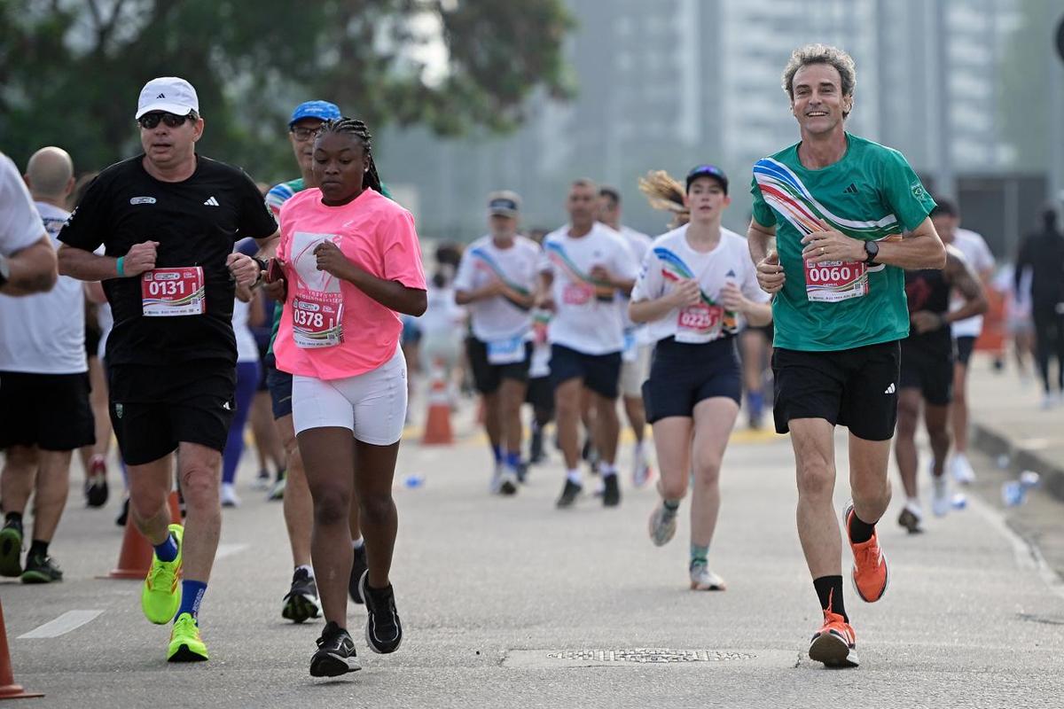 Corrida Time Brasil vira festa olímpica com ídolos do esporte e milhares de corredores no Rio