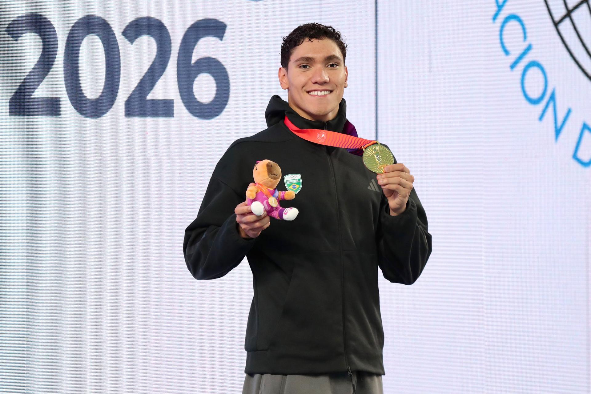 Mais maduro, Stephan Steverink se destaca empilhando medalhas para a natação brasileira