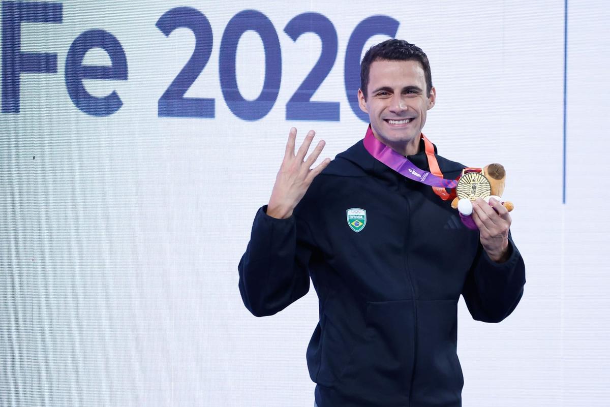 Leonardo de Deus conquista o tetracampeonato nos 200m costas da natação em Santa Fé