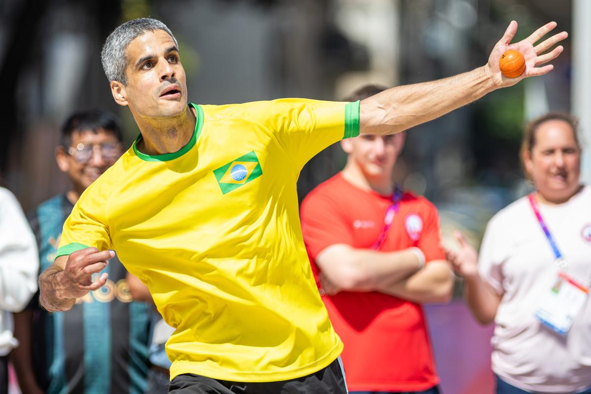 Pioneiro, Filipe Otheguy conquista prata inédita para o Brasil na pelota basca