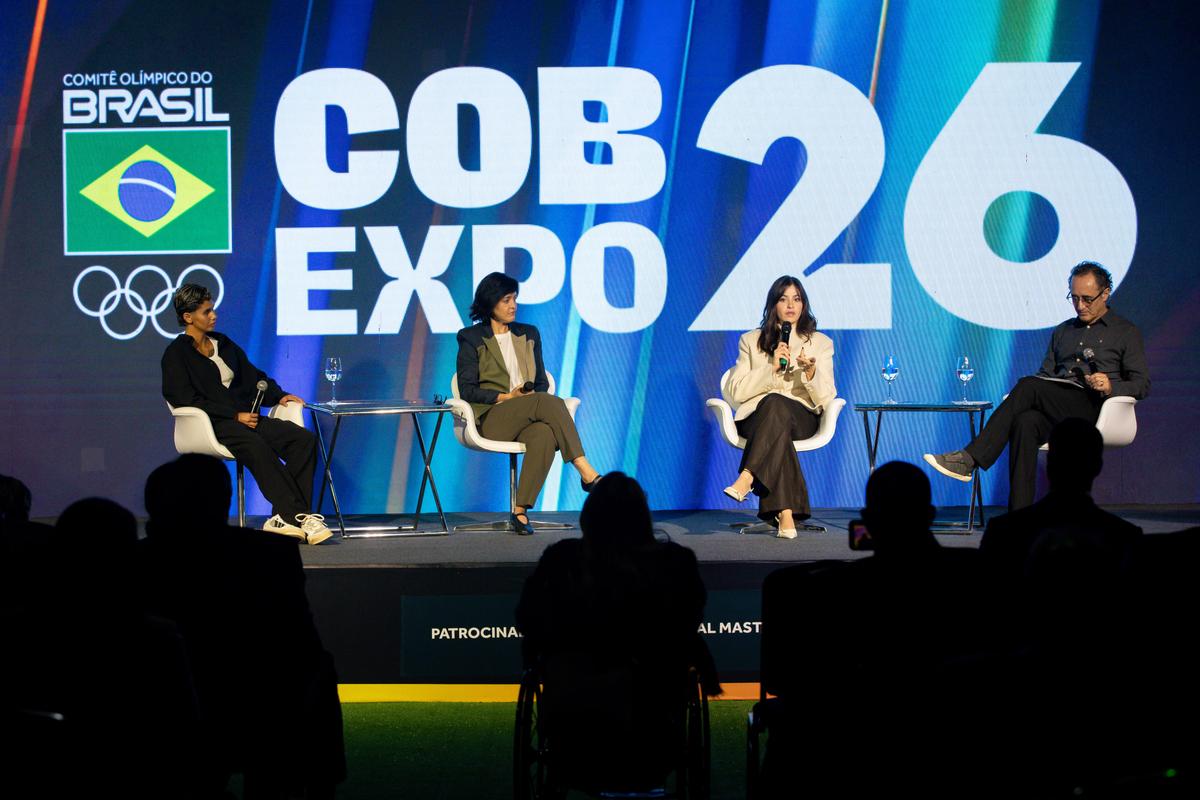Do Rio 2016 à COB Expo: Yusra Mardini volta ao Brasil após dez anos e emociona público ao contar trajetória como atleta refugiada