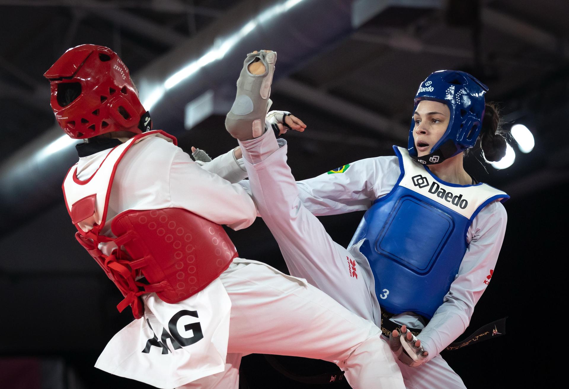 Maria Clara Pacheco é ouro e Brasil soma quatro medalhas no primeiro dia do taekwondo em Santa Fé 2026