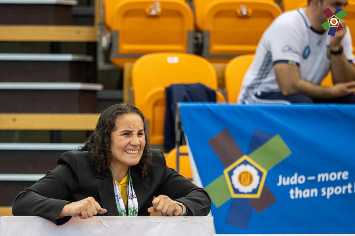 Maria Portela, ex-atleta do judô, vibra em competição