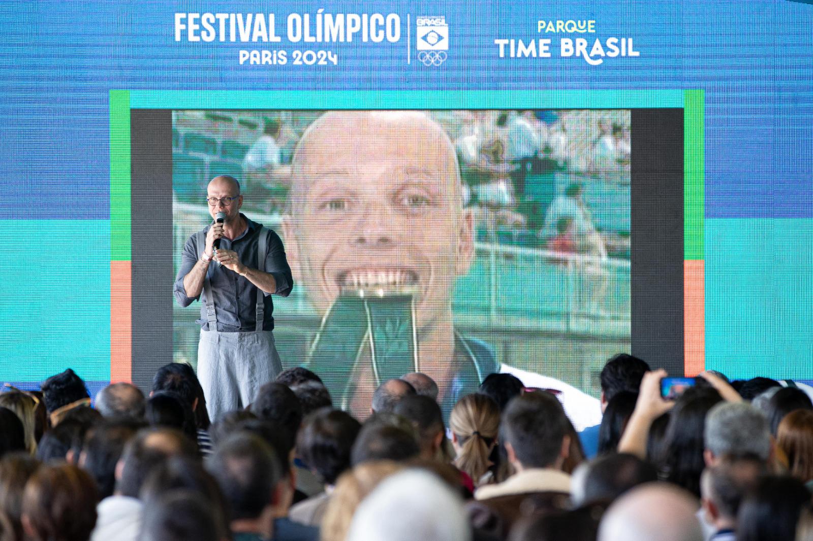 Medalhista olímpico, Xuxa dá palestra no Parque Olímpico Time Brasil 