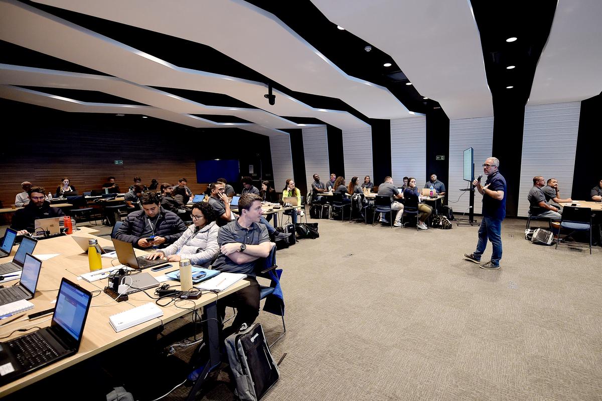 Planejamento e orientações marcam o encerramento do primeiro módulo de atividades presenciais da 14ª turma do Curso Avançado de Gestão Esportiva (CAGE)