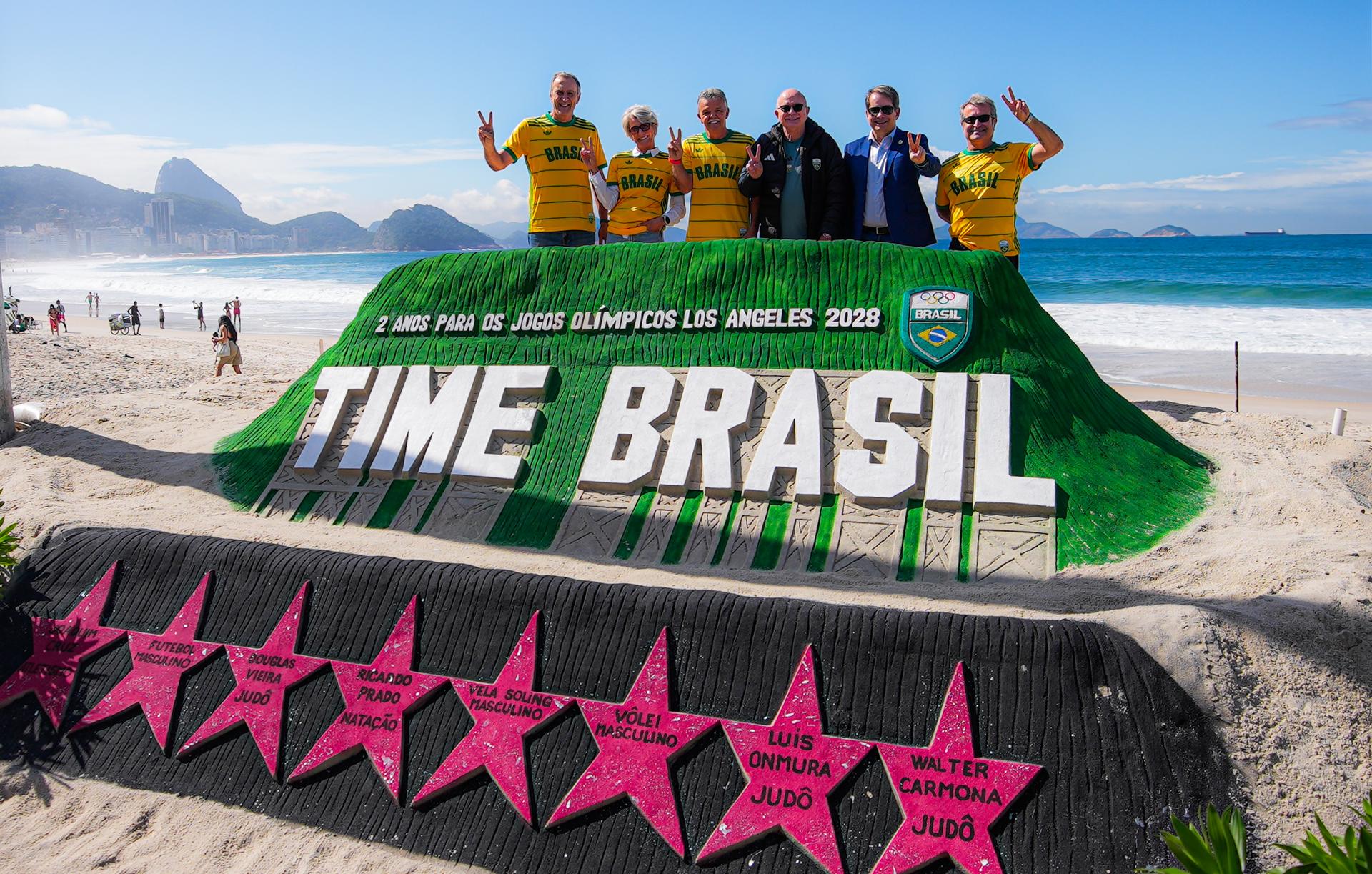 Foto: Rafael Bello/ COB COB inaugura Calçadão da Fama em celebração ao marco de 2 anos para LA 2028