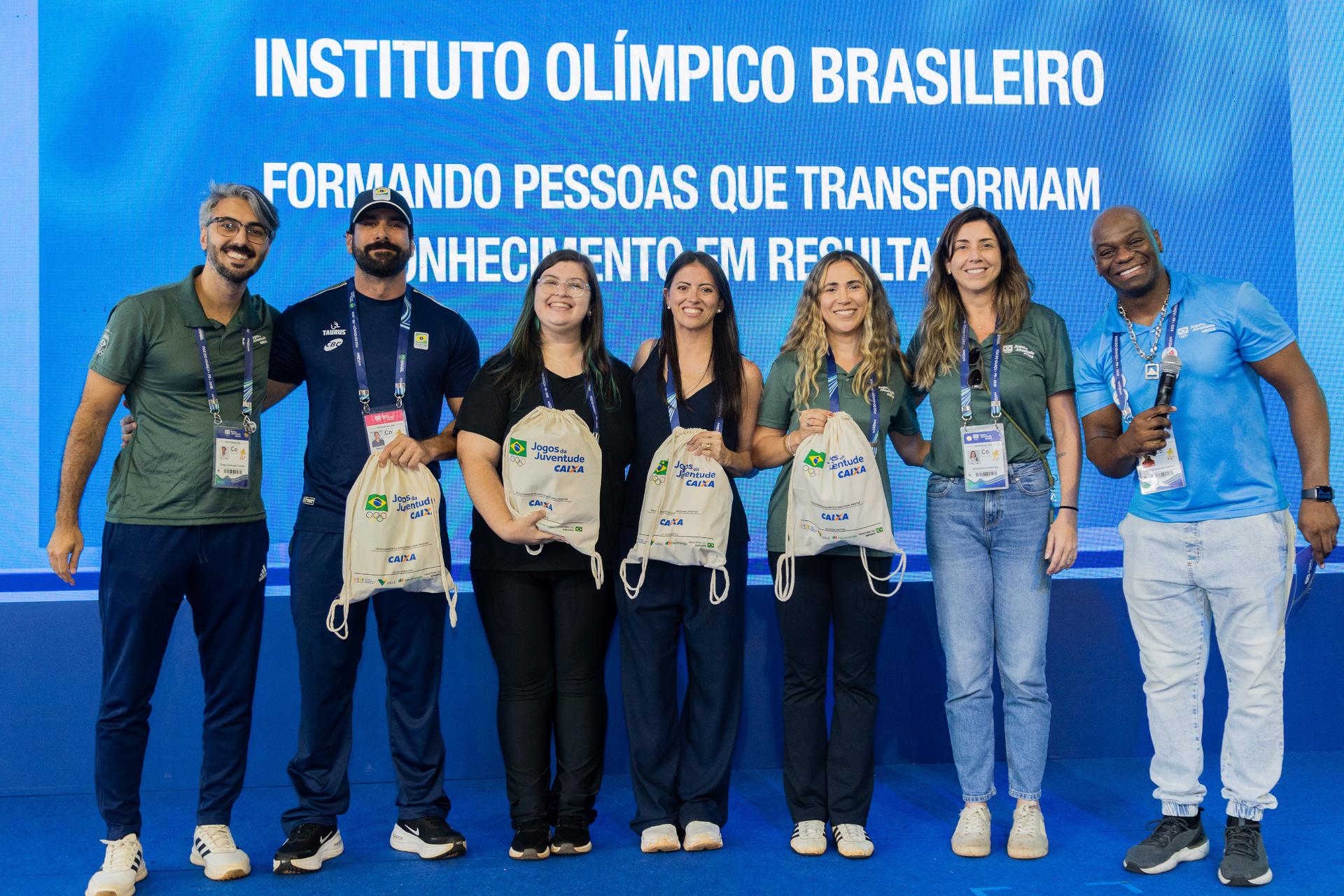 Jean Pavão/COB Alunos-destaque do CAGE são homenageados no palco principal dos Jogos da Juventude CAIXA 2026