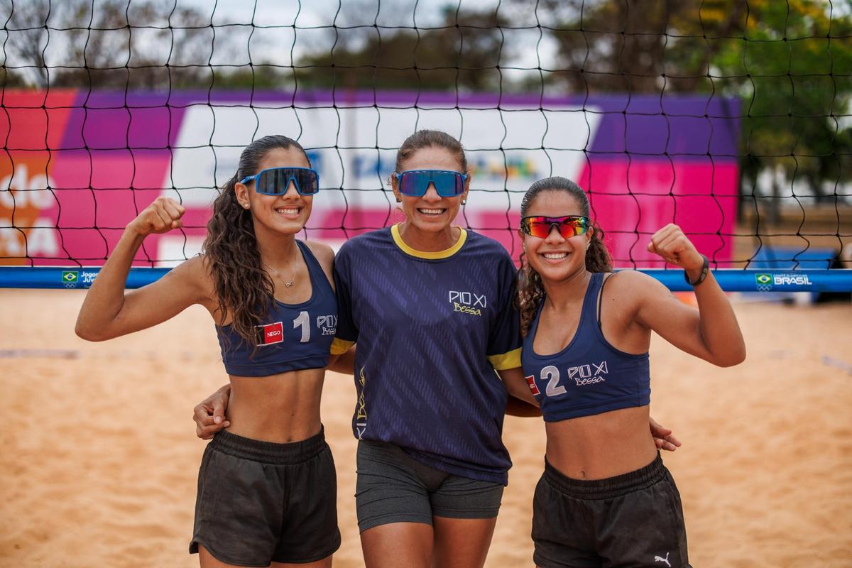 Ex-atleta olímpica pela Georgia, treinadora Andrezza Chagas conduz dupla da Paraíba ao título da 2ª divisão do vôlei de praia nos Jogos da Juventude 2025
