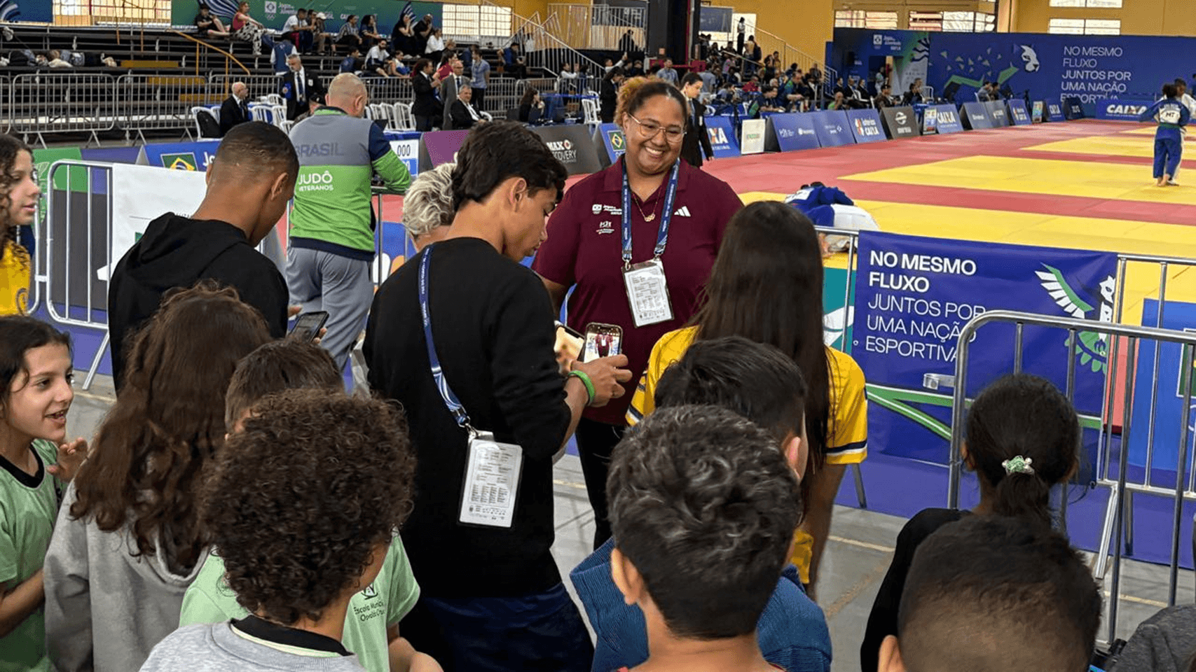 Foto: COB Beatriz Souza tietou Sarah Menezes e Ketleyn Quadros; hoje é tietada nos Jogos da Juventude CAIXA 2026