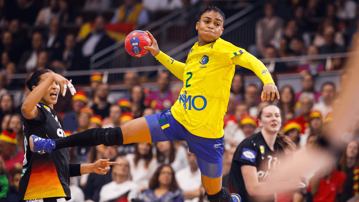 “Quero levar o handebol brasileiro ao pódio olímpico”, projeta Bruna de Paula, eleita melhor central do mundo