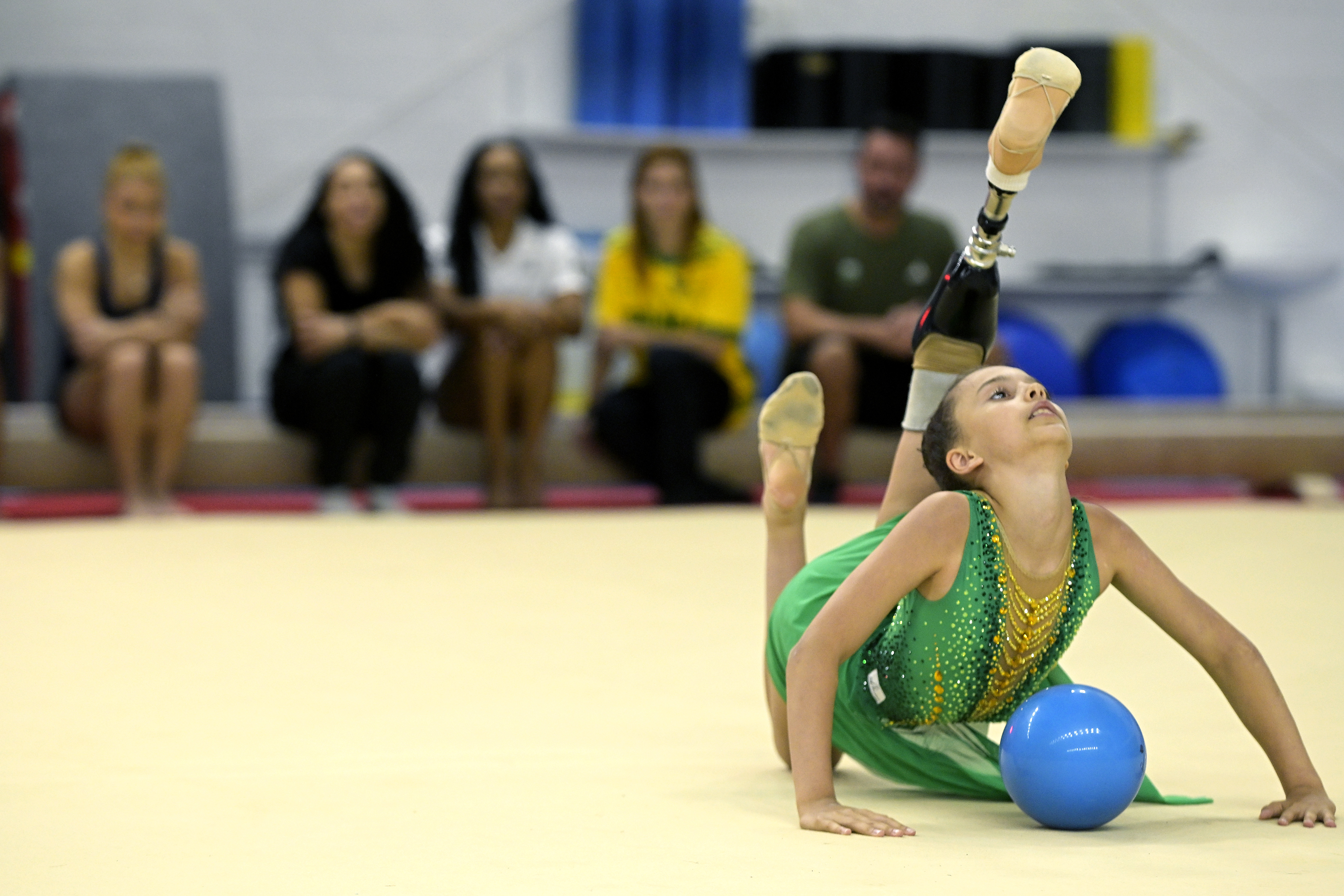 Sasha se apresenta no CT Time Brasil para atletas de ginástica