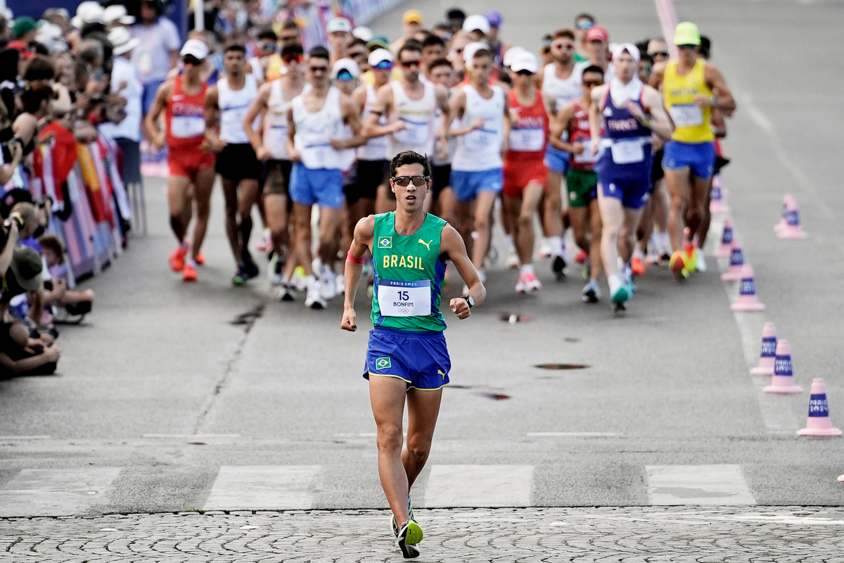 Caio Bonfim liderando a prova nos Jogos Olímpicos. Foto: Alexandre Loureiro/COB