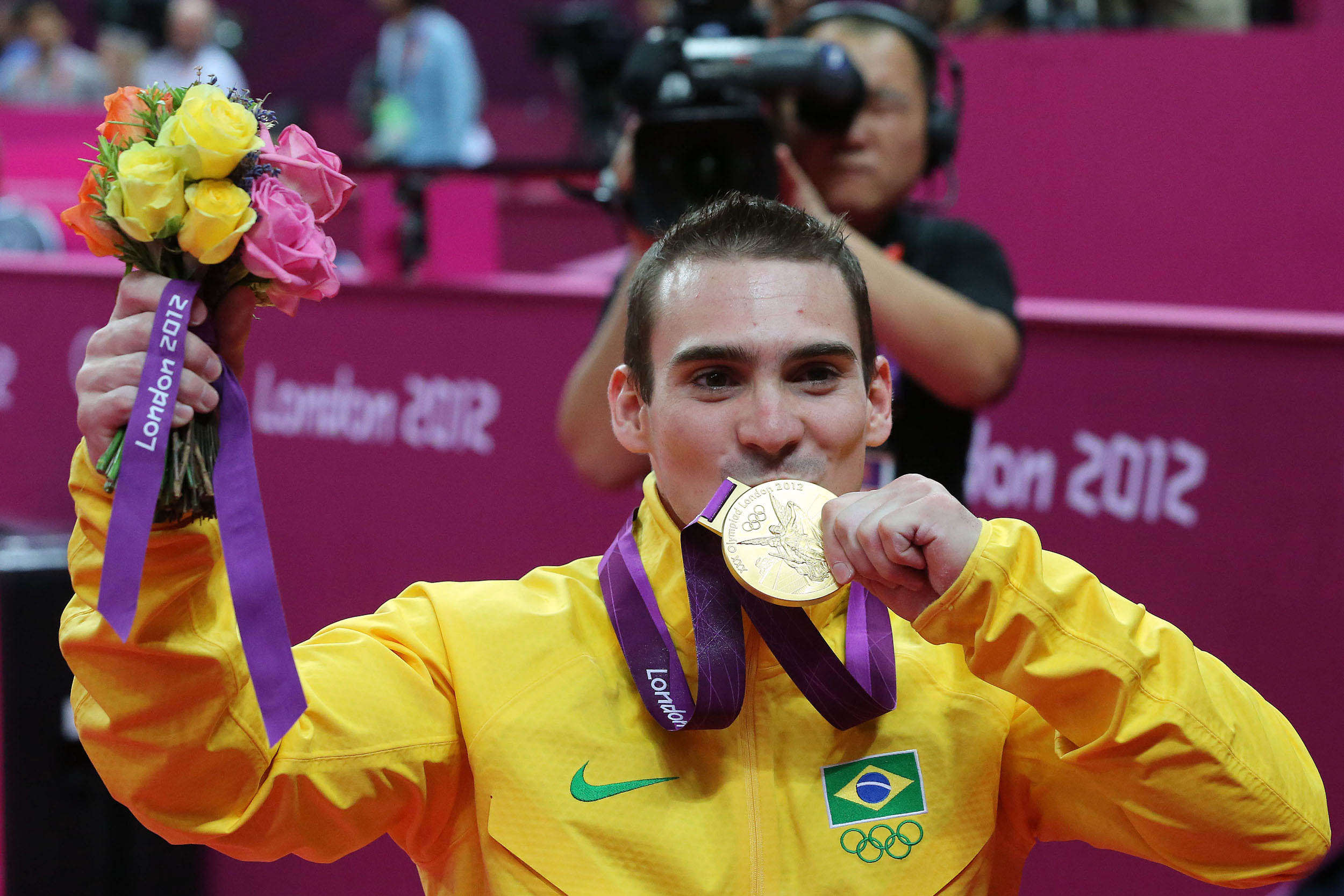 Zanetti com a medalha de ouro em Londres 2012. Foto: Valterci Santos/AGIF/COB