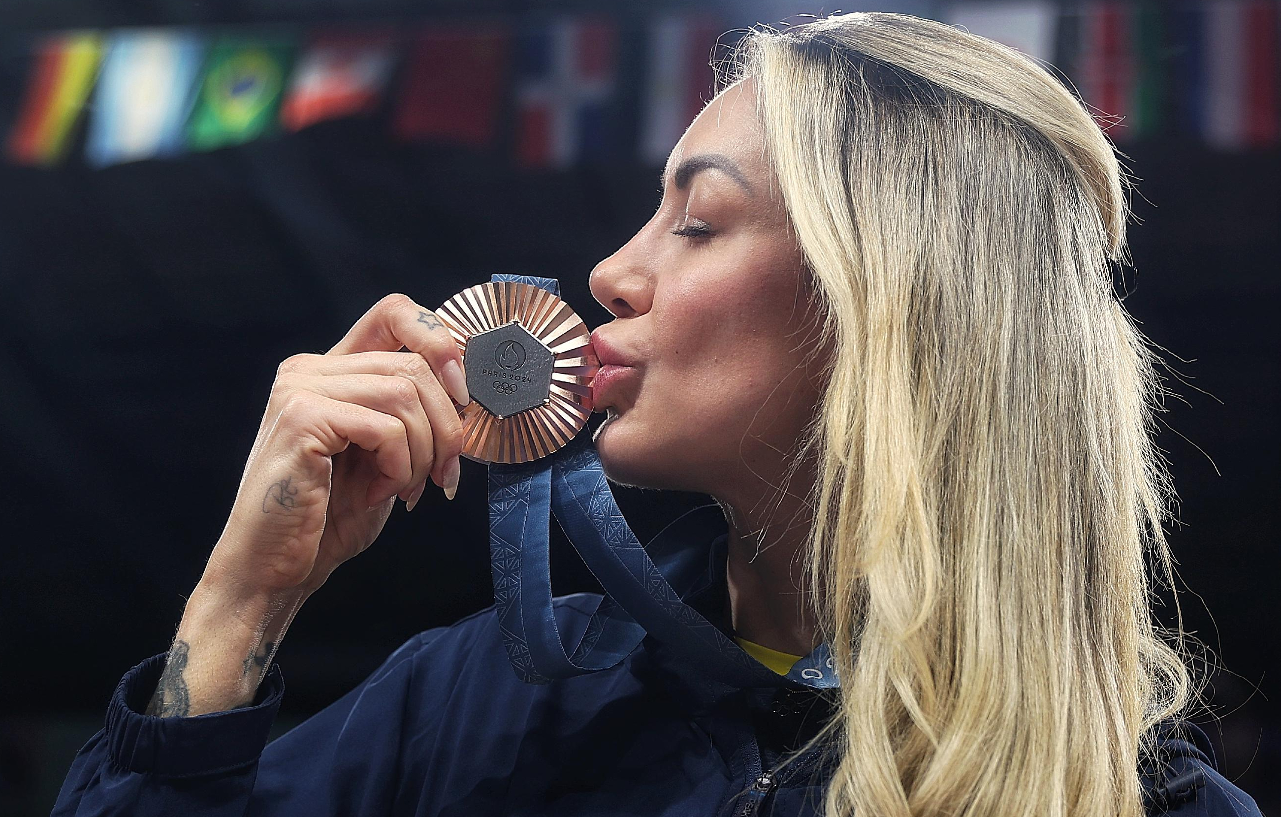 Bicampeã olímpica, Thaísa se despediu da seleção brasileira de vôlei. 