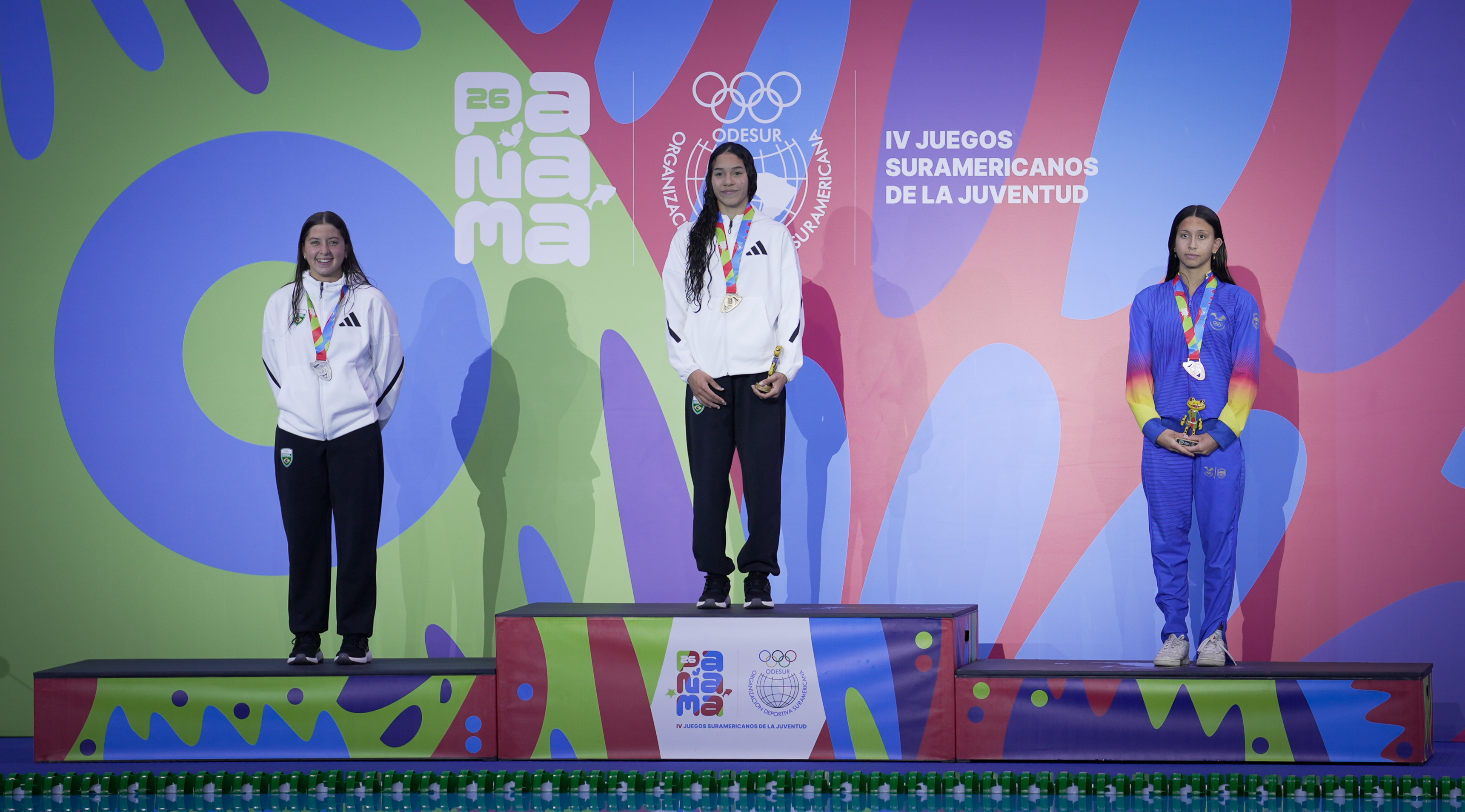 Dobradinha brasileira nos 50m peito feminino