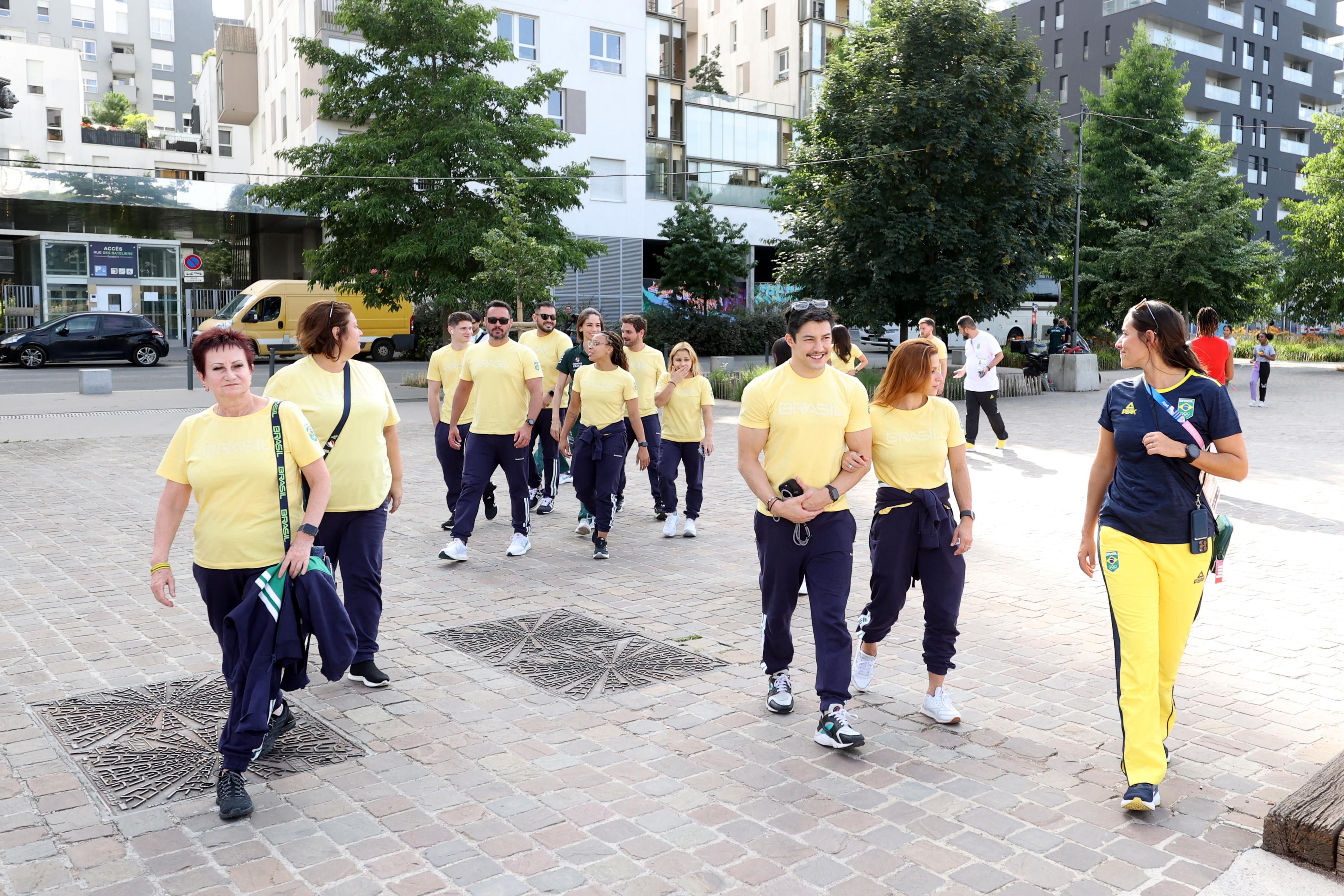 Equipe de Ginástica Artística na base do Time Brasil em St Ouen - Foto Gaspar Nóbrega COB
