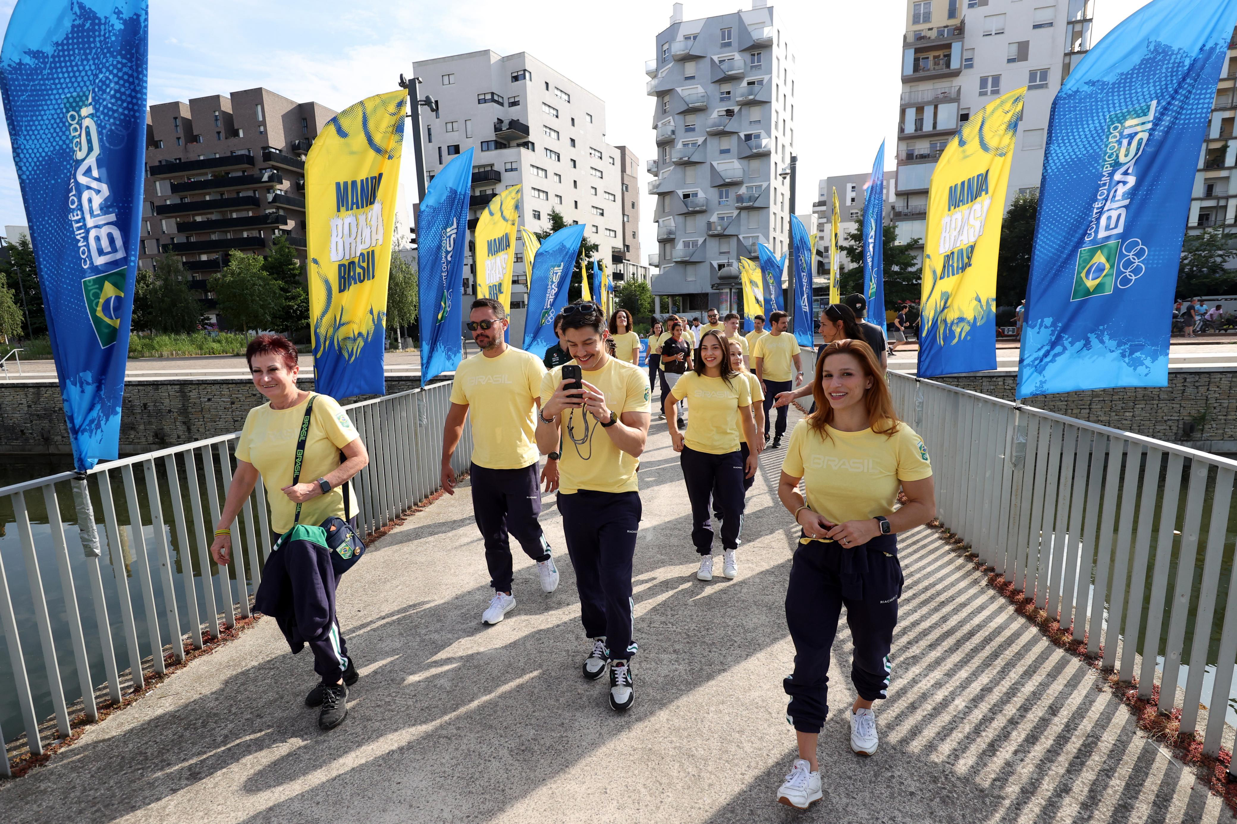 Equipe de Ginástica Artística na base do Time Brasil em St Ouen - Foto Gaspar Nóbrega COB
