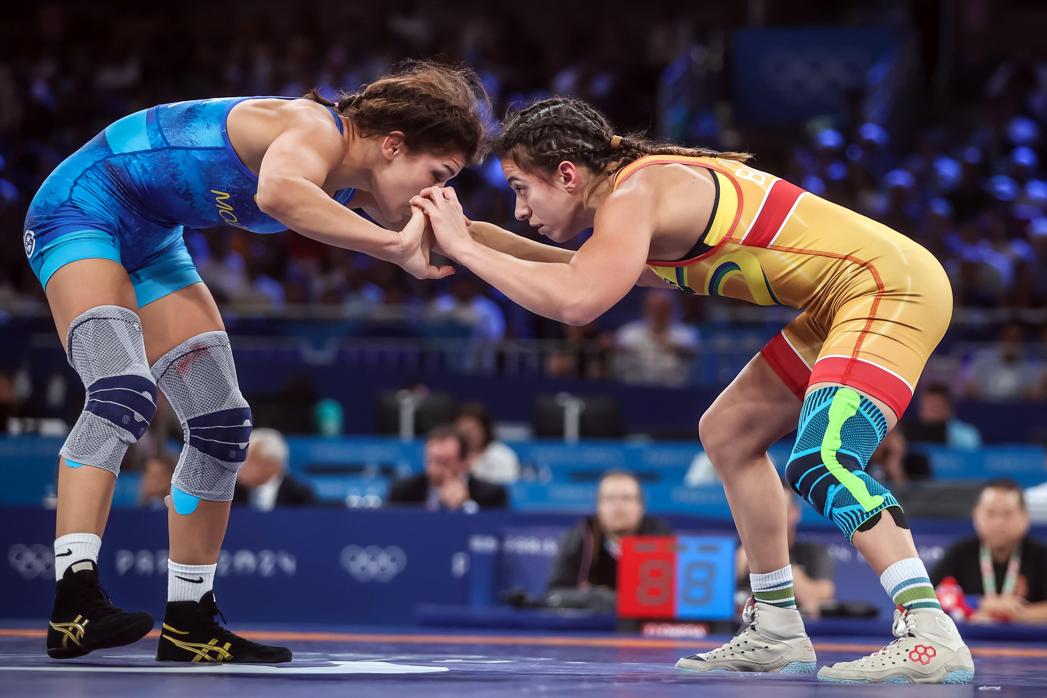 Giullia Penalber luta frente a frente com a adversária