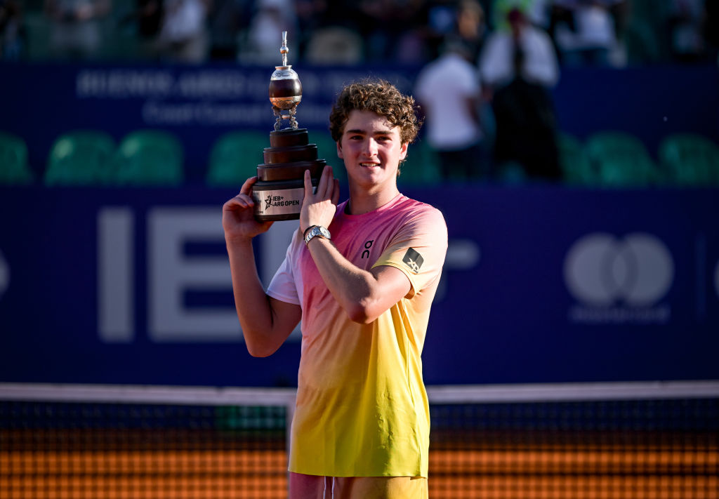 João Fonseca é campeão do ATP de Buenos Aires. Foto: Marcelo Endelli/Getty Images