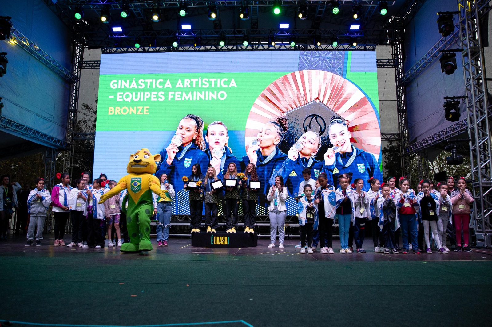 Medalhistas da ginástica na Fan Fest - Crédito Léo Barrilari COB