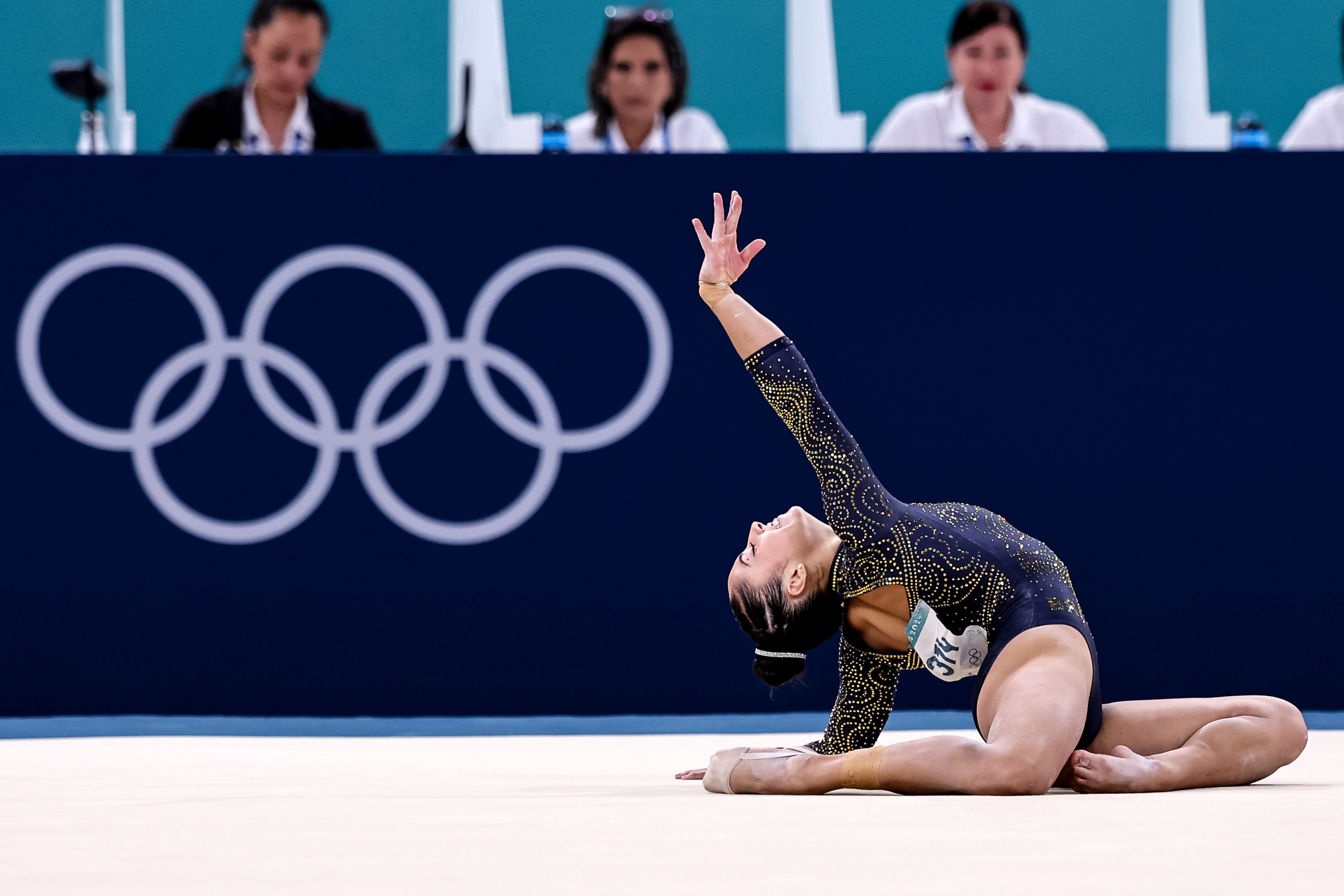 Na foto, a ginasta Julia Soares no solo.