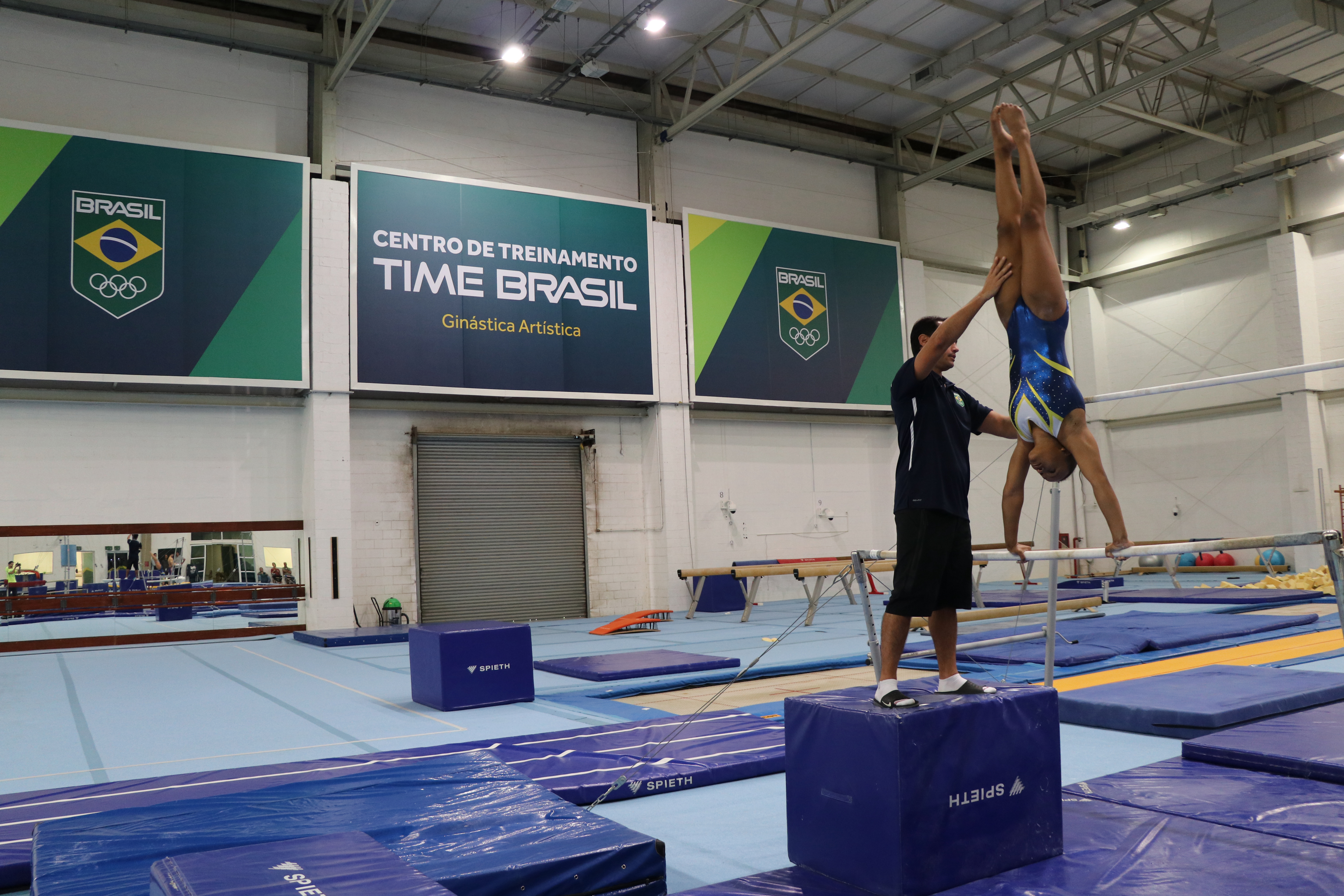 Rebeca Andrade no CT da ginástica do Time Brasil 