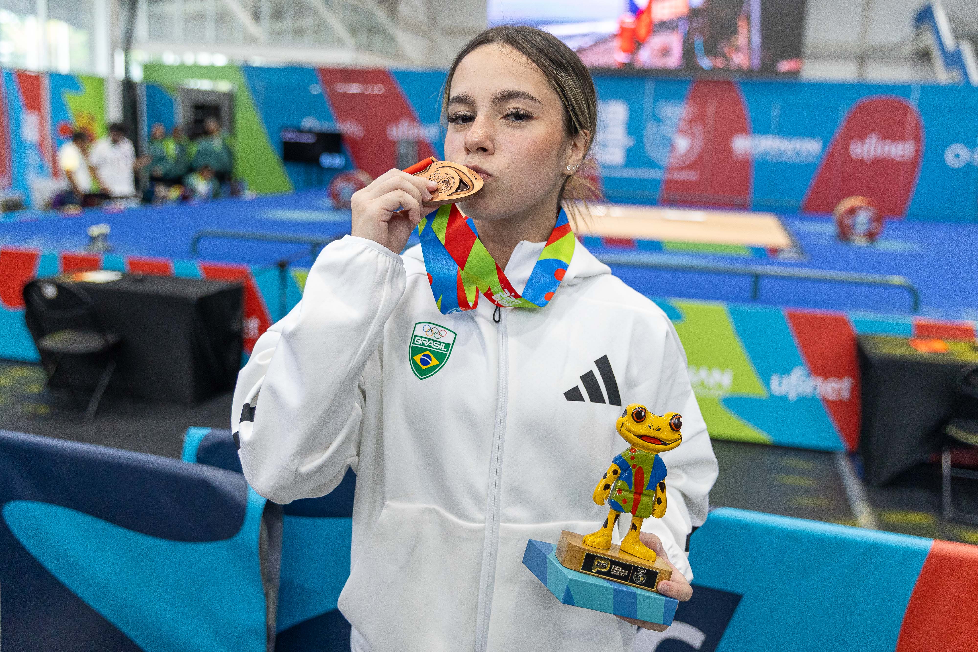 Sophia Massing conquista bronze no Levantamento de Pesos