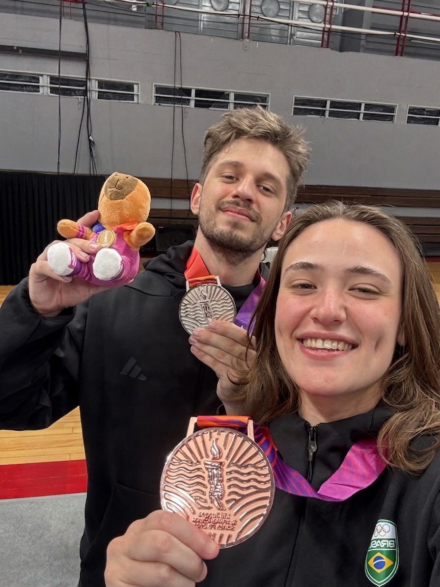 Nicolas Deguchi e Luana Pekelman. Foto: CBEsgrima.jpeg