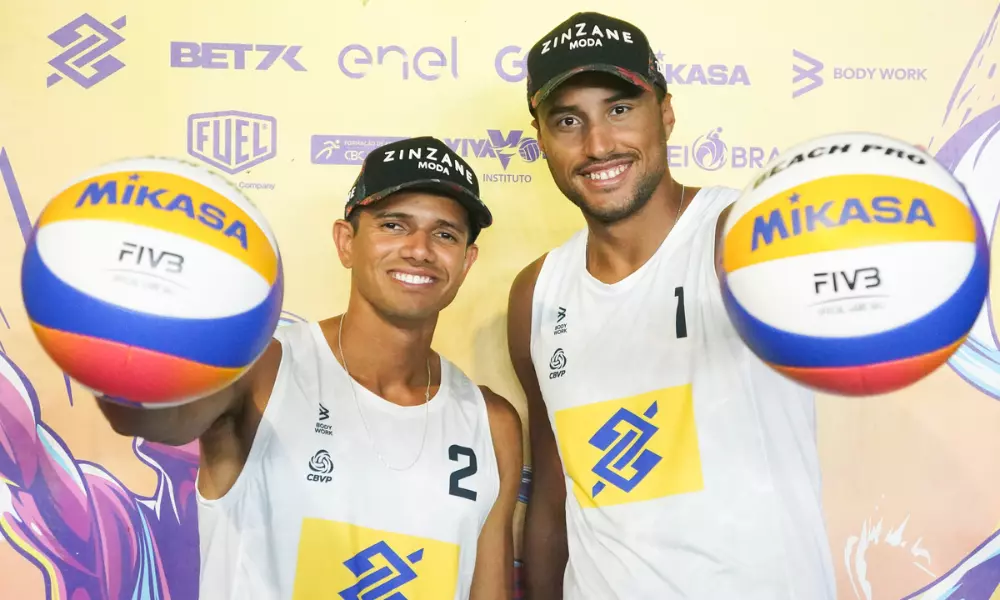 Arthur e Adrielson campeões do circuito brasileiro (Maurício Val/FV Imagem/CBV)