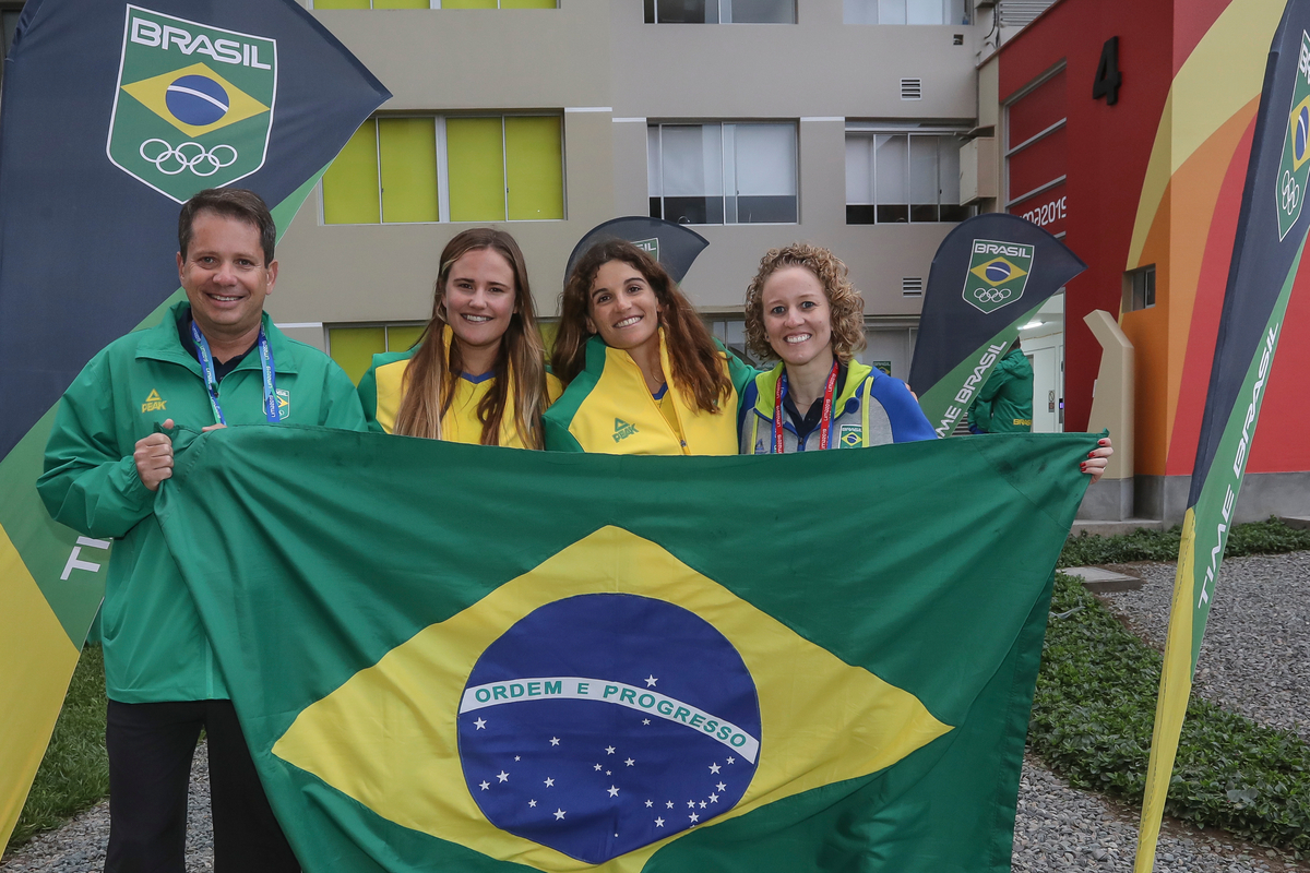 Marco La Porta e Yane Marques comMartine Grael e Kahena Kunze nos Jogos Pan-americanos Lima 2019. Foto: ©Wander Roberto/COB